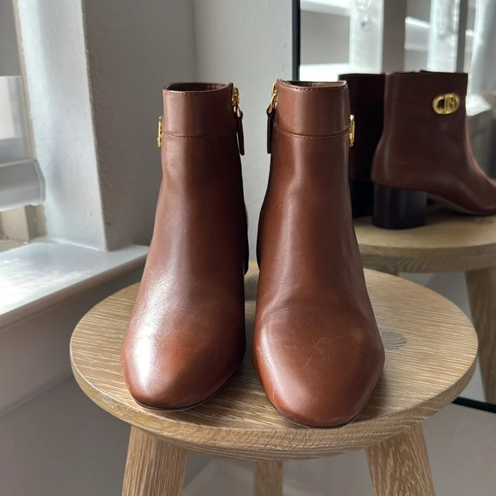 Brown leather boots
Size 7 - Picture 3 of 4